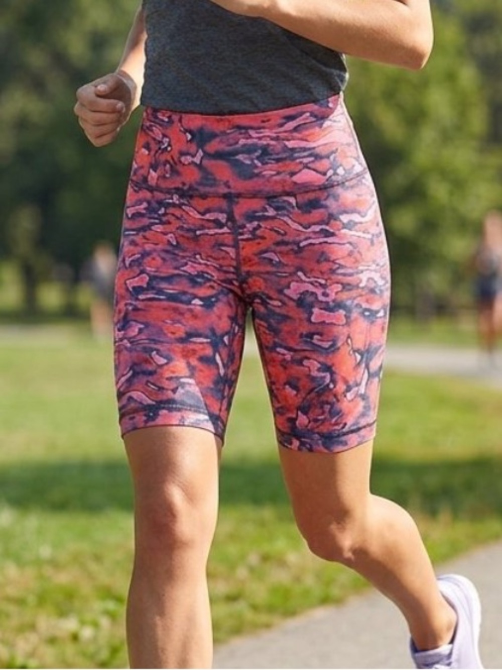 lululemon High-Waist Pink & Coral Abstract Bike Shorts. Gym. Workout
Size 6